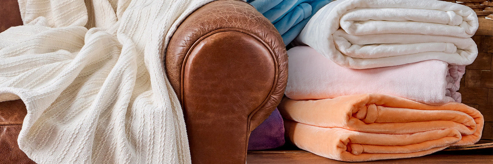 Fleece Blankets vs. Cotton Blankets: Choosing the Right Comfort for Your Everyday Life