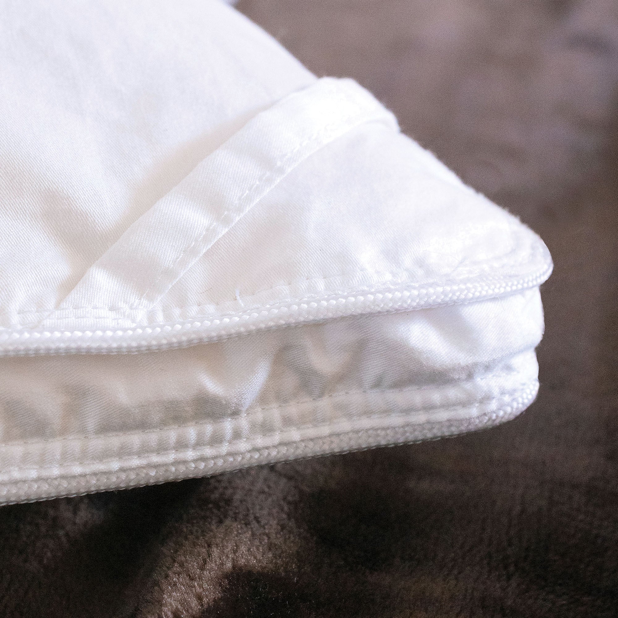 American Blanket Company - Down Comforter Heavy Weight - Corner Detail Of Zipper