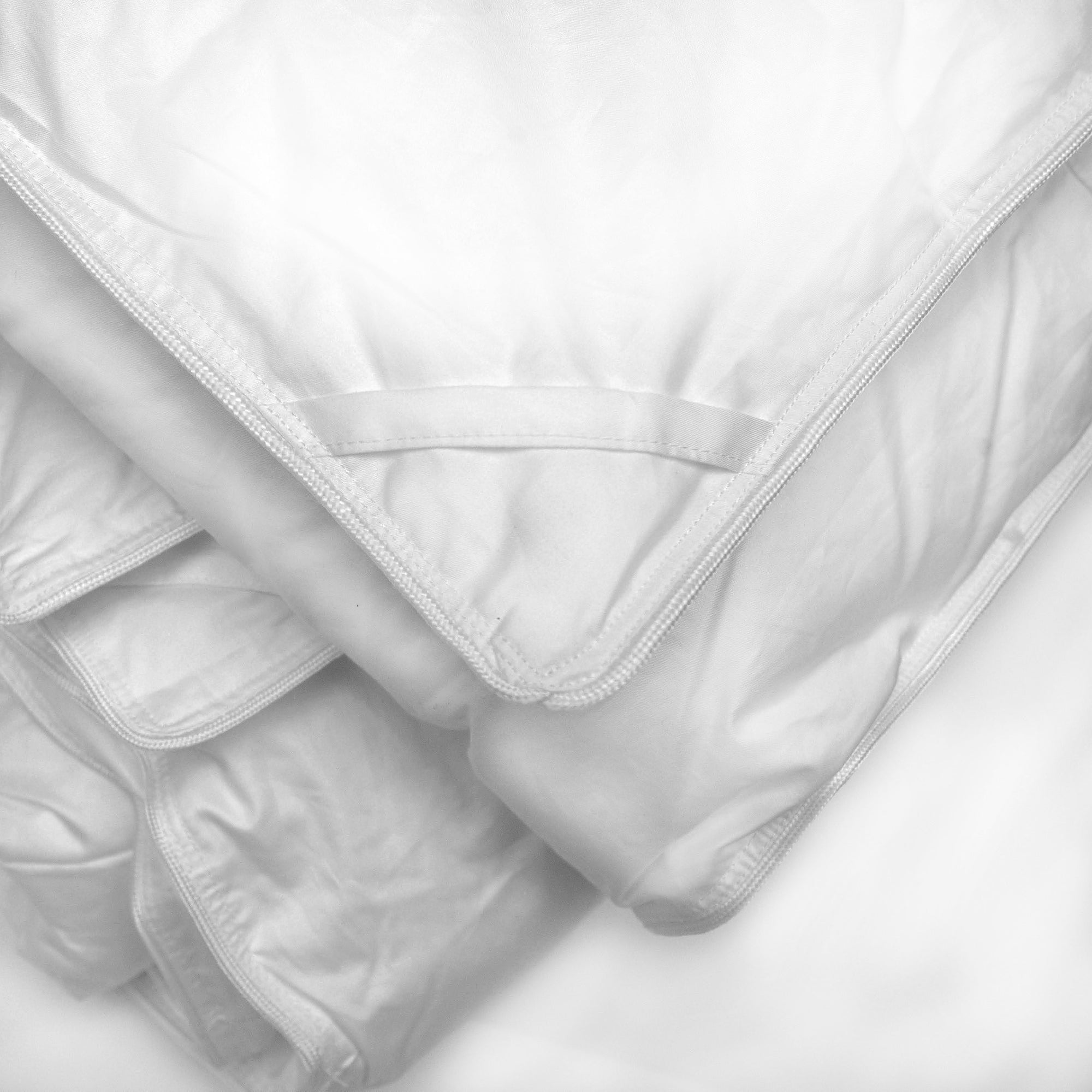 American Blanket Company - Luxury Hypoallergenic comforter - edge detail showing the luxurious zippered closures